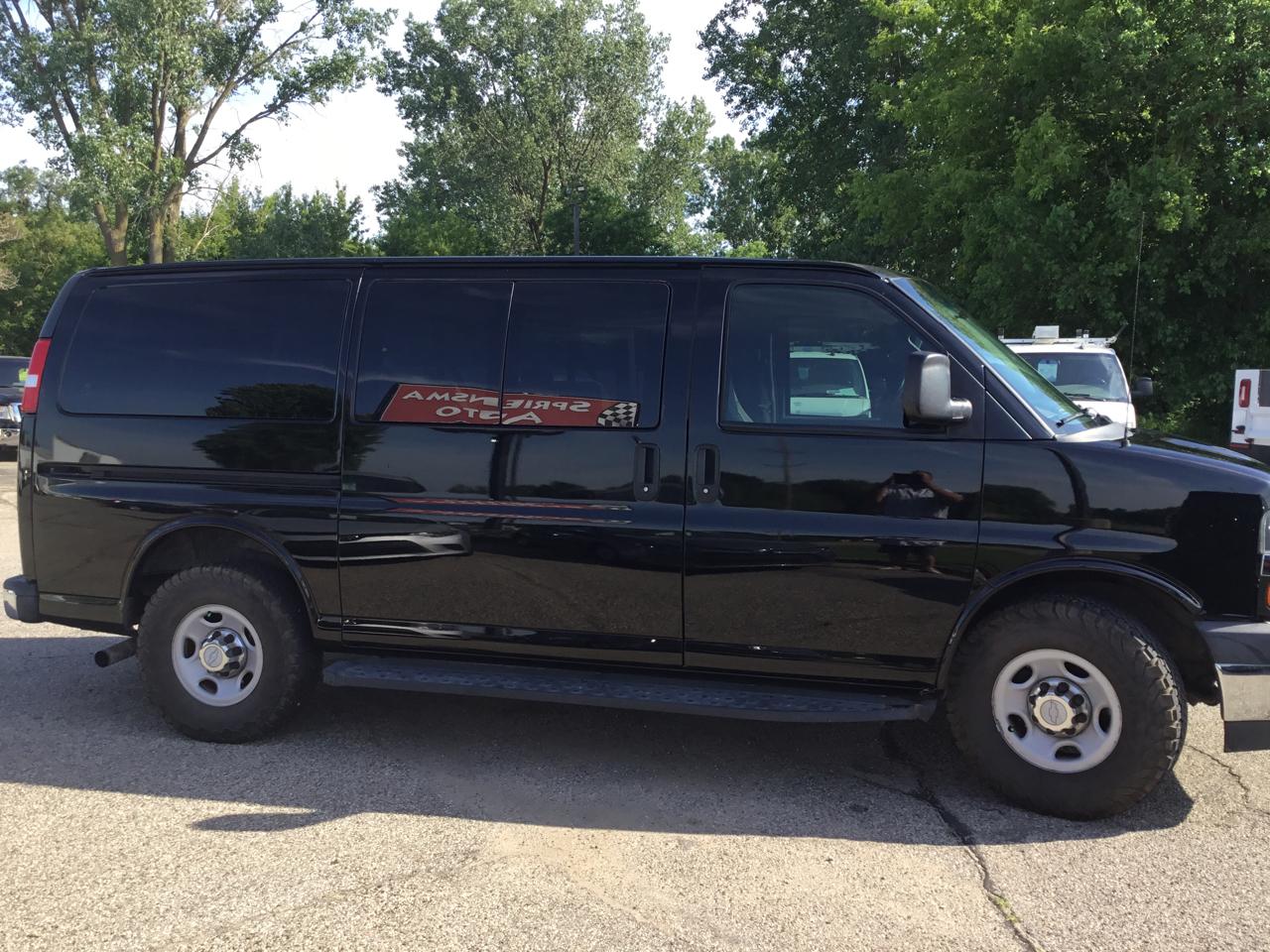 Chevrolet Express Passenger RWD 2500 135" LT 2017
