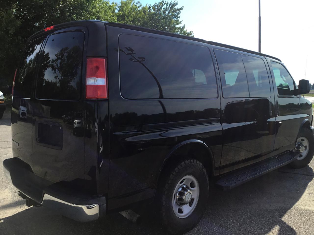 Chevrolet Express Passenger RWD 2500 135" LT 2017