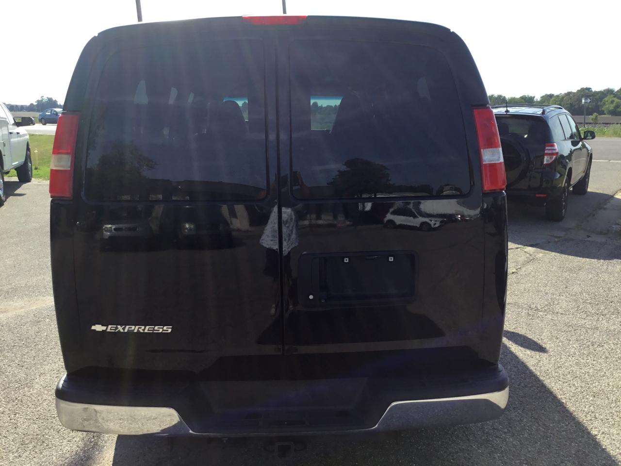 Chevrolet Express Passenger RWD 2500 135" LT 2017