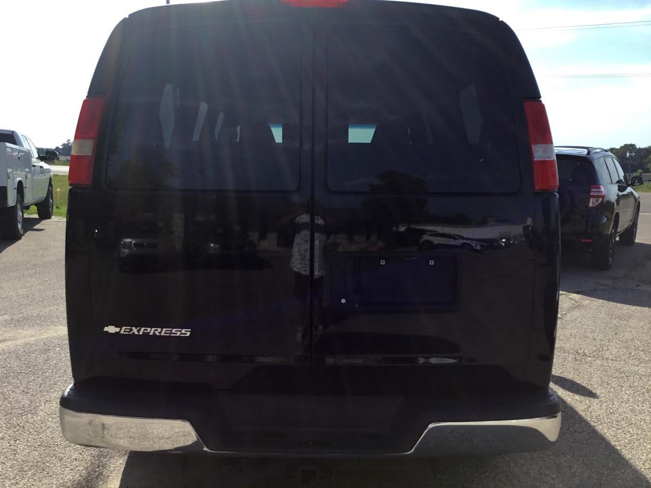 Chevrolet Express Passenger RWD 2500 135" LT 2017