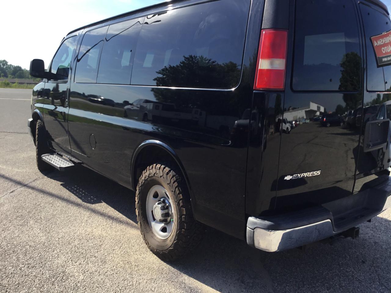 Chevrolet Express Passenger RWD 2500 135" LT 2017