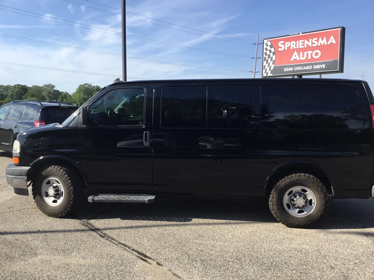 Chevrolet Express Passenger RWD 2500 135" LT 2017