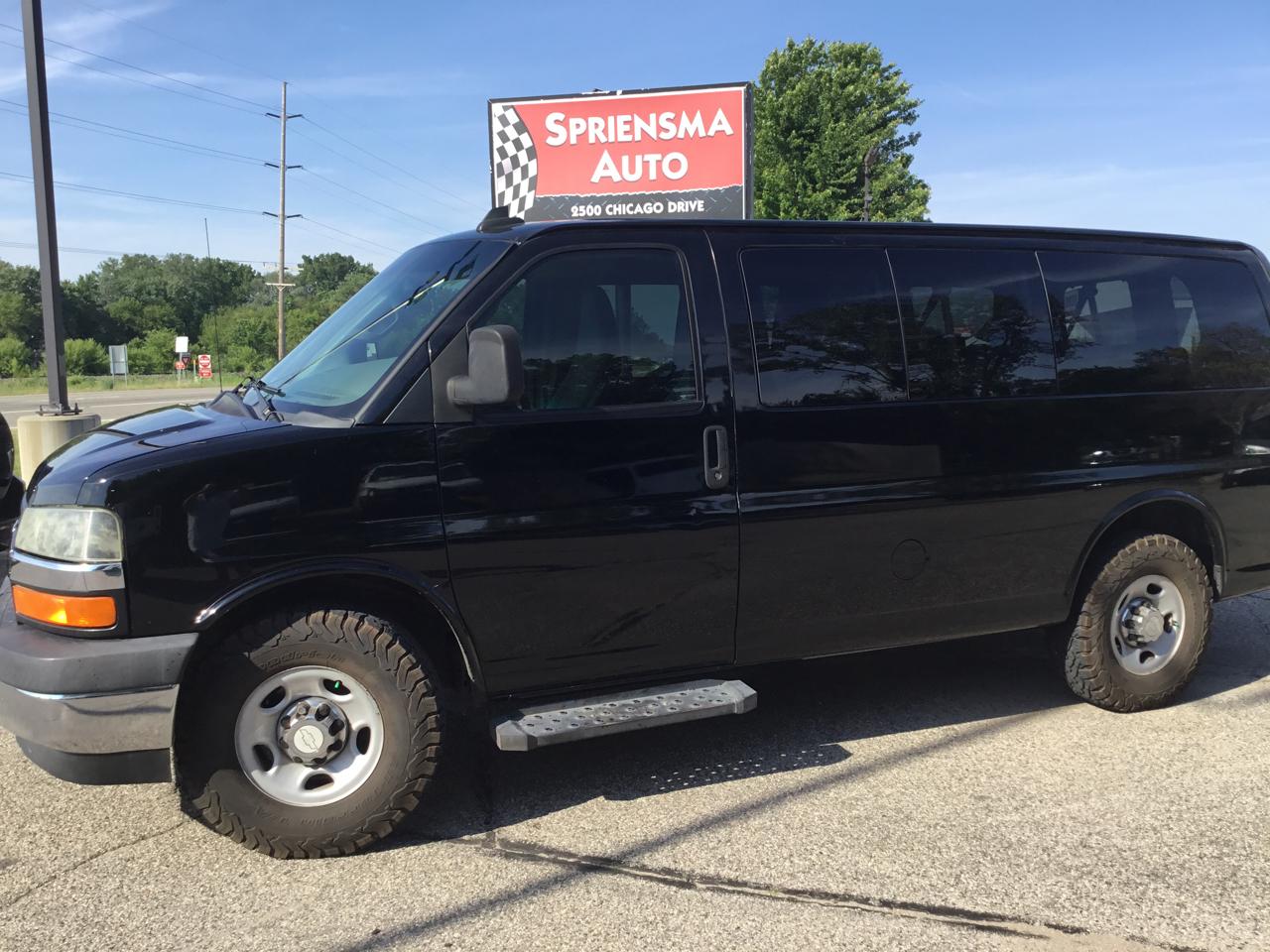 Chevrolet Express Passenger RWD 2500 135" LT 2017
