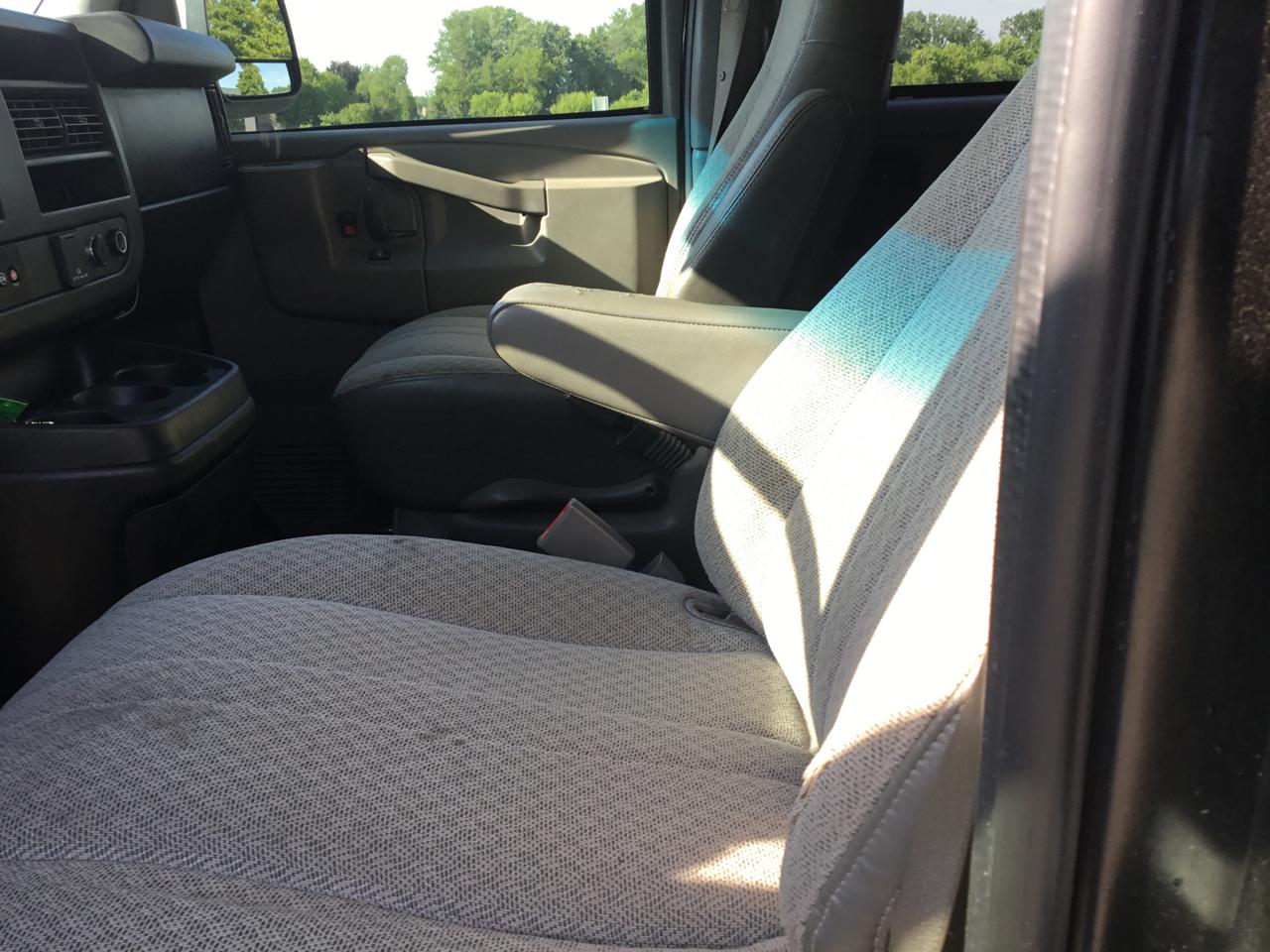 Chevrolet Express Passenger RWD 2500 135" LT 2017