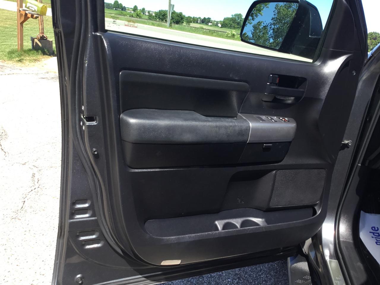 Toyota Sequoia TRD Sport 4WD (Natl) 2019