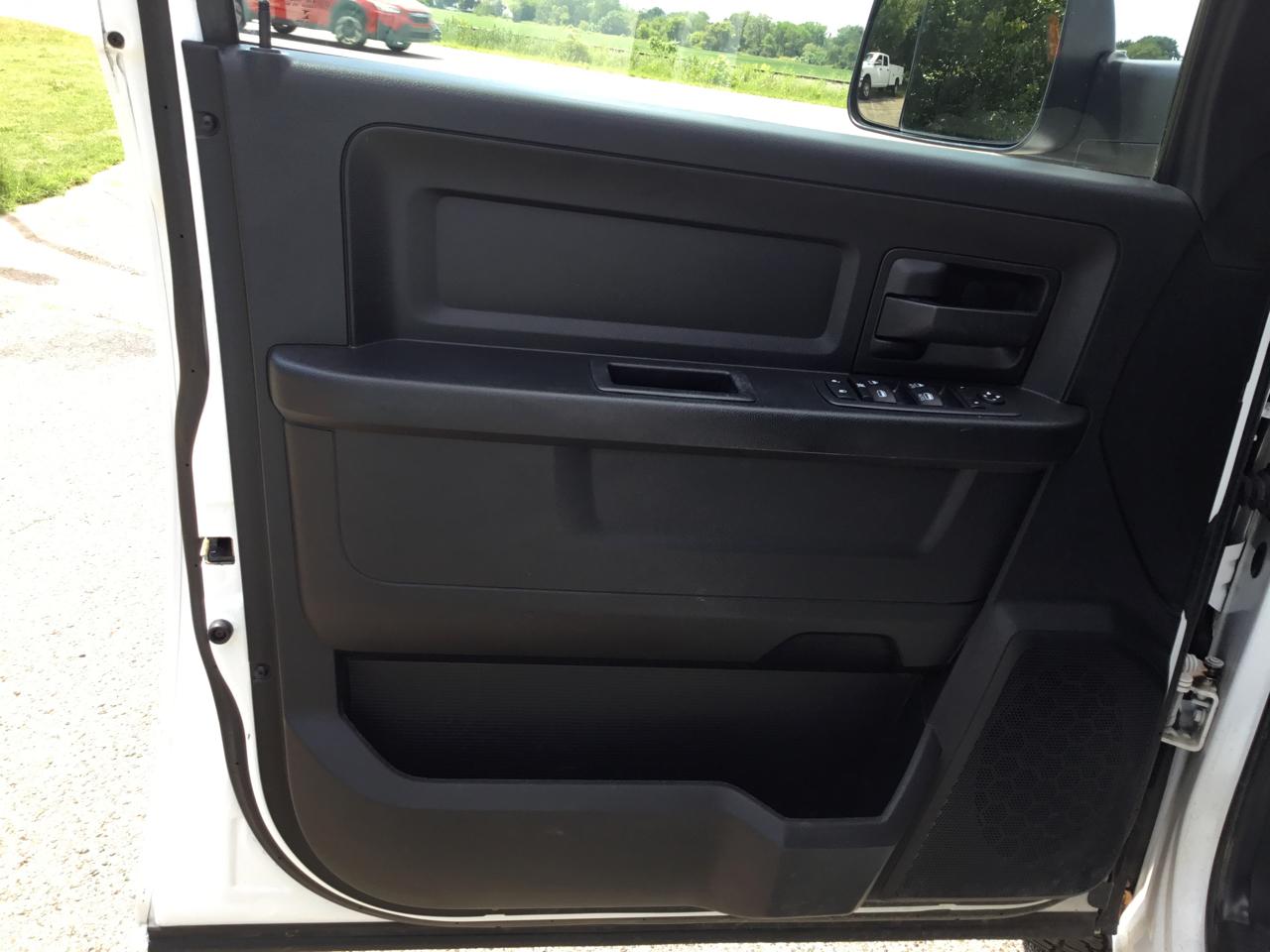 RAM 1500 Classic Tradesman 4x4 Quad Cab 6'4" Box 2020