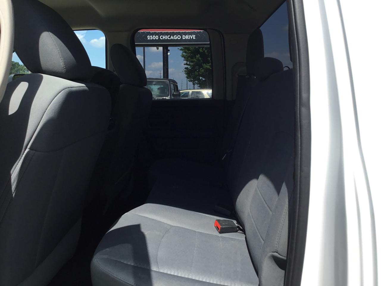 RAM 1500 Classic Tradesman 4x4 Quad Cab 6'4" Box 2020