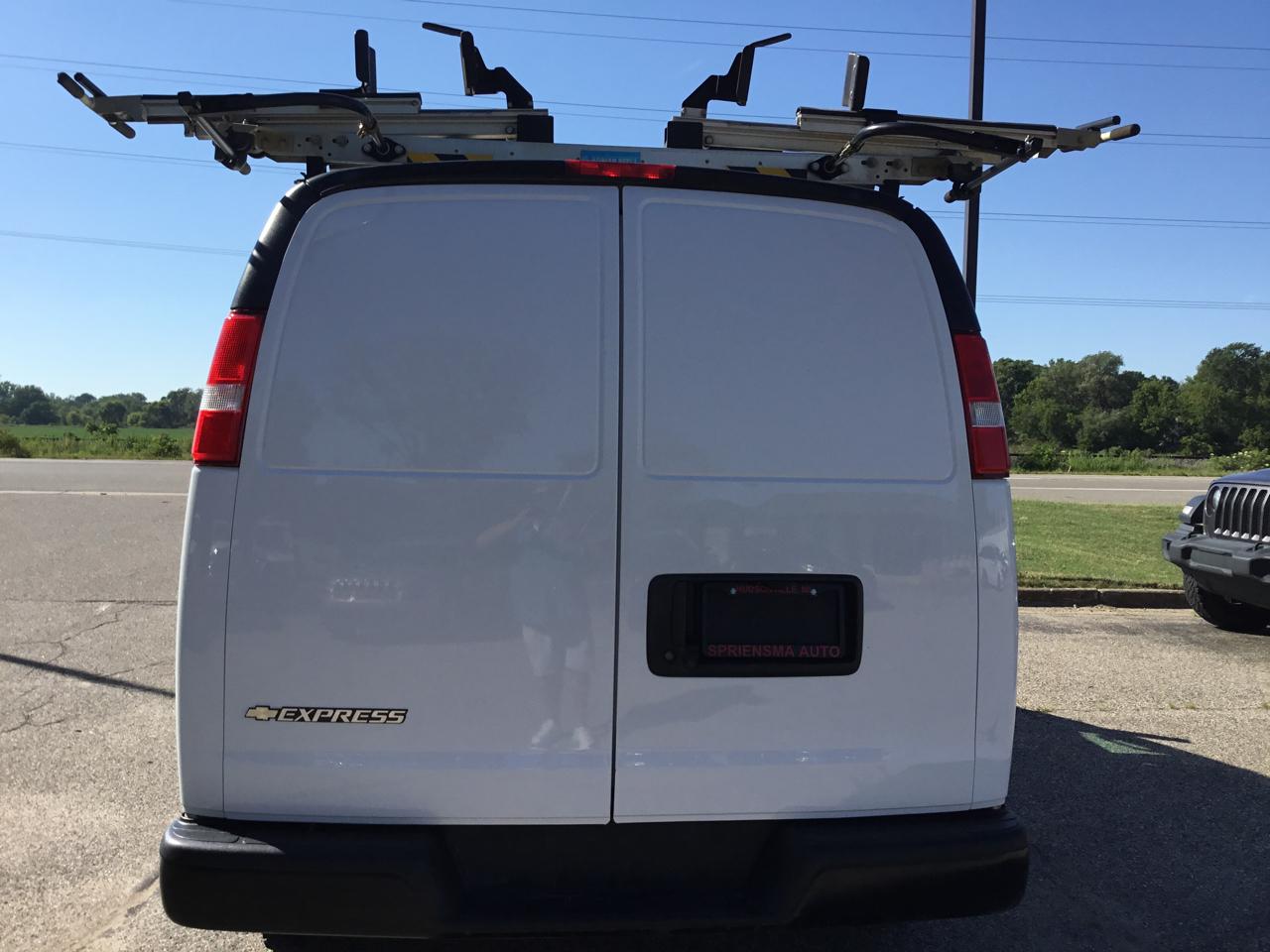 Chevrolet Express Cargo Van RWD 2500 135" 2020