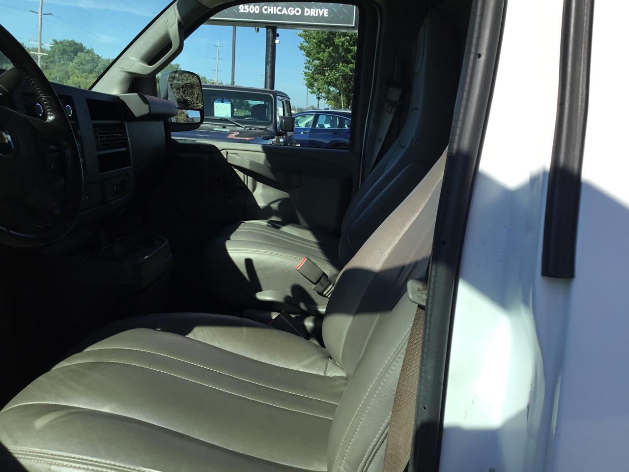 Chevrolet Express Cargo Van RWD 2500 135" 2020