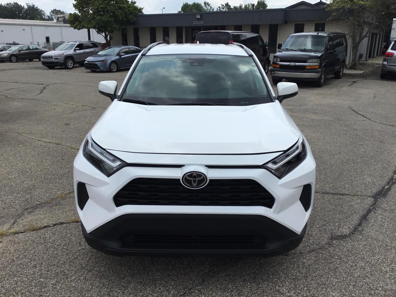 Toyota RAV4 XLE AWD (Natl) 2025