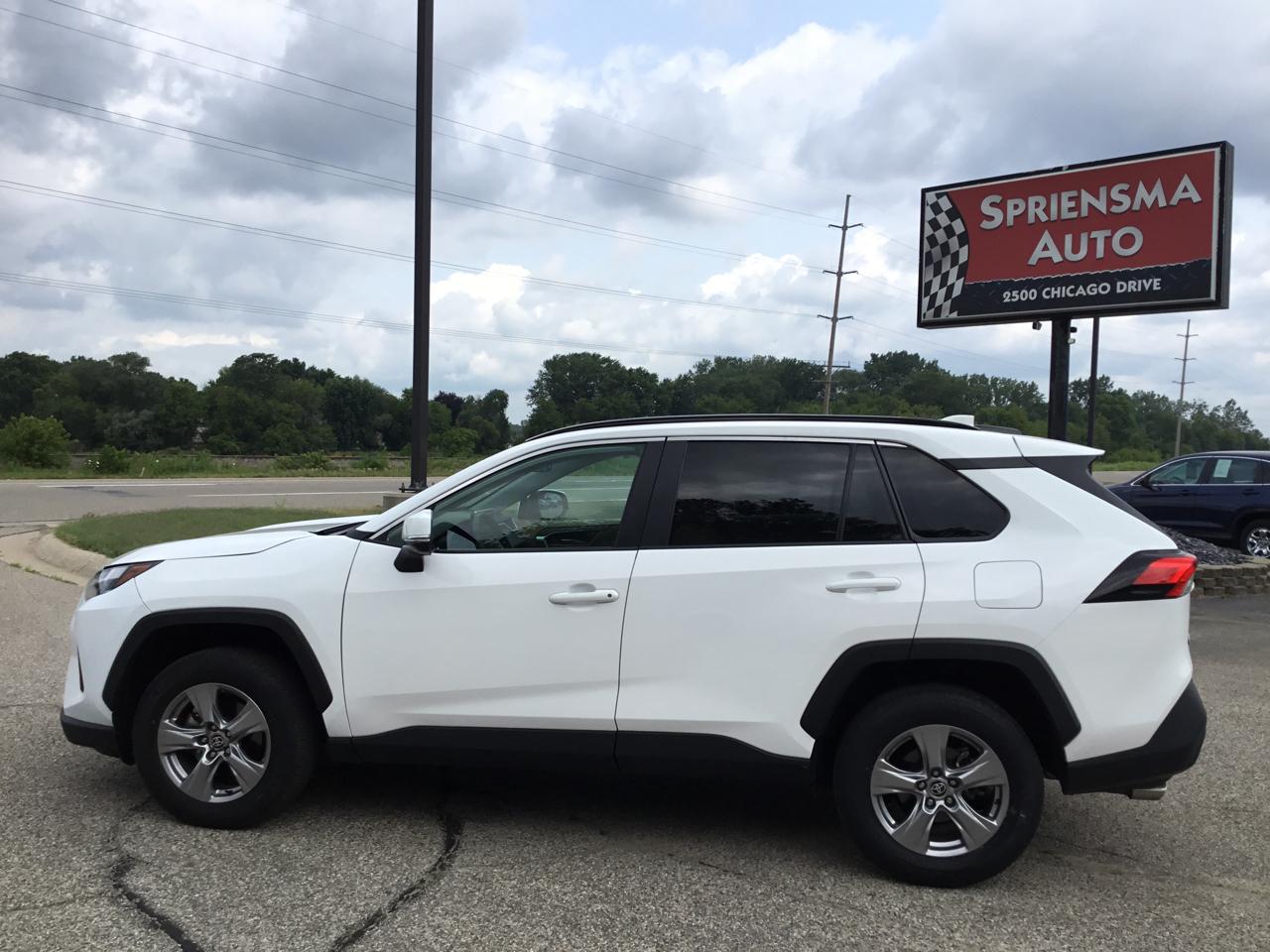 Toyota RAV4 XLE AWD (Natl) 2025