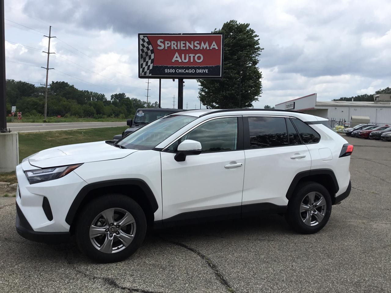 Toyota RAV4 XLE AWD (Natl) 2025