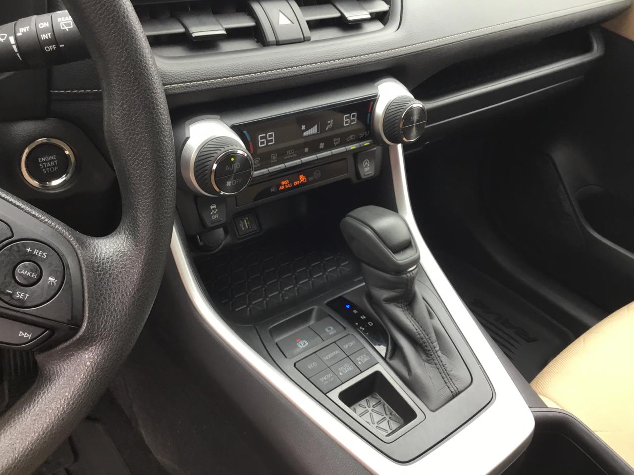 Toyota RAV4 XLE AWD (Natl) 2025