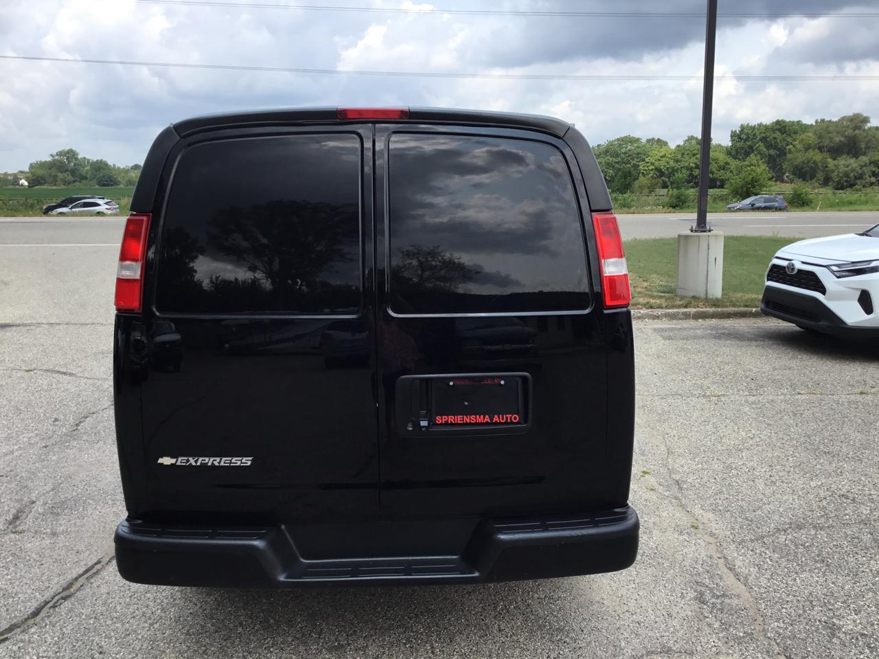 Chevrolet Express Cargo Van RWD 2500 135" 2021