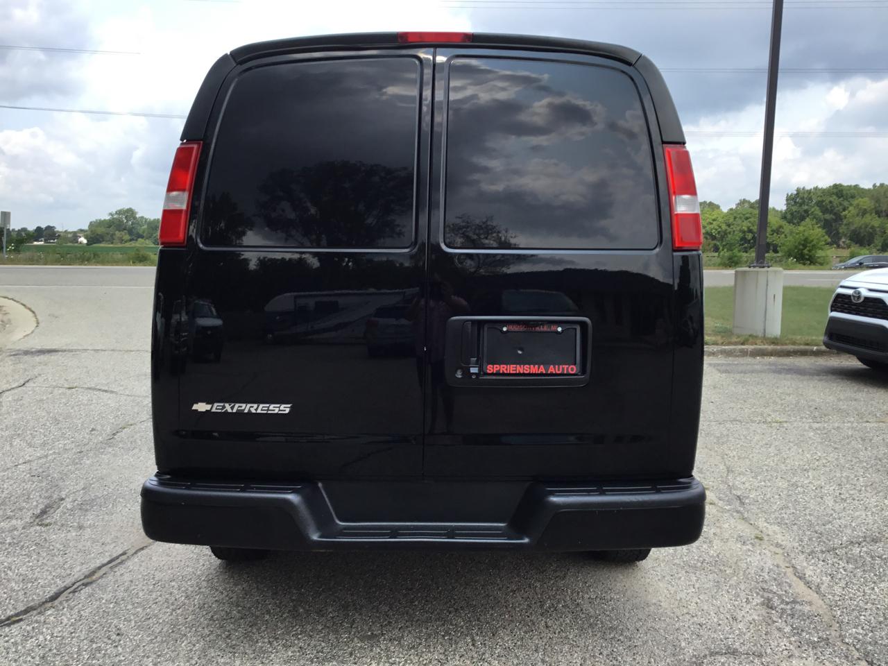 Chevrolet Express Cargo Van RWD 2500 135" 2021