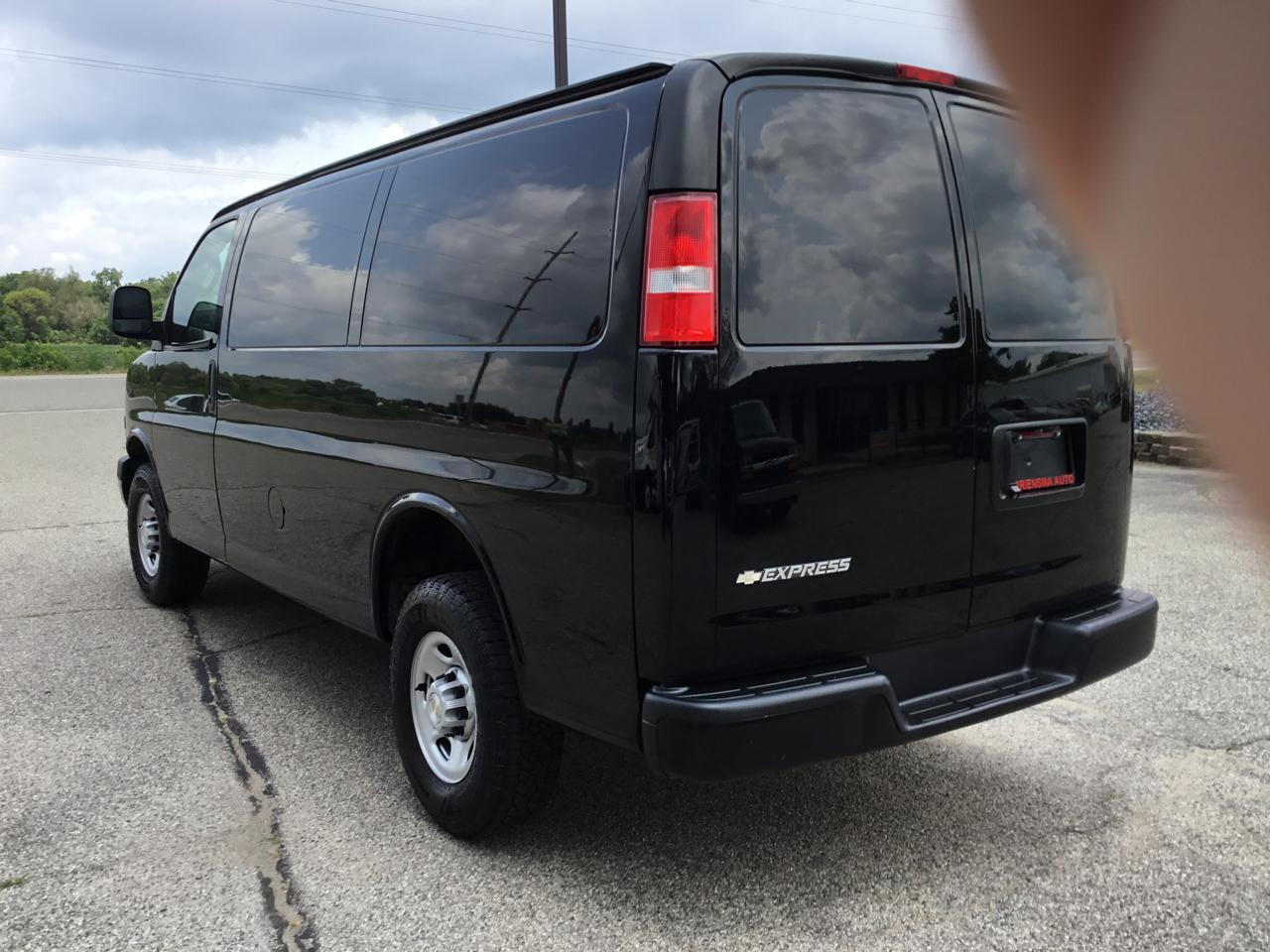 Chevrolet Express Cargo Van RWD 2500 135" 2021