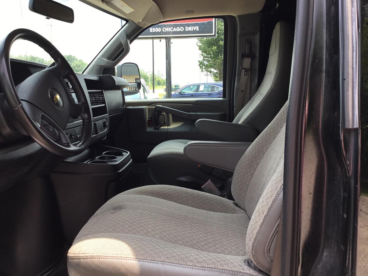 Chevrolet Express Cargo Van RWD 2500 135" 2021