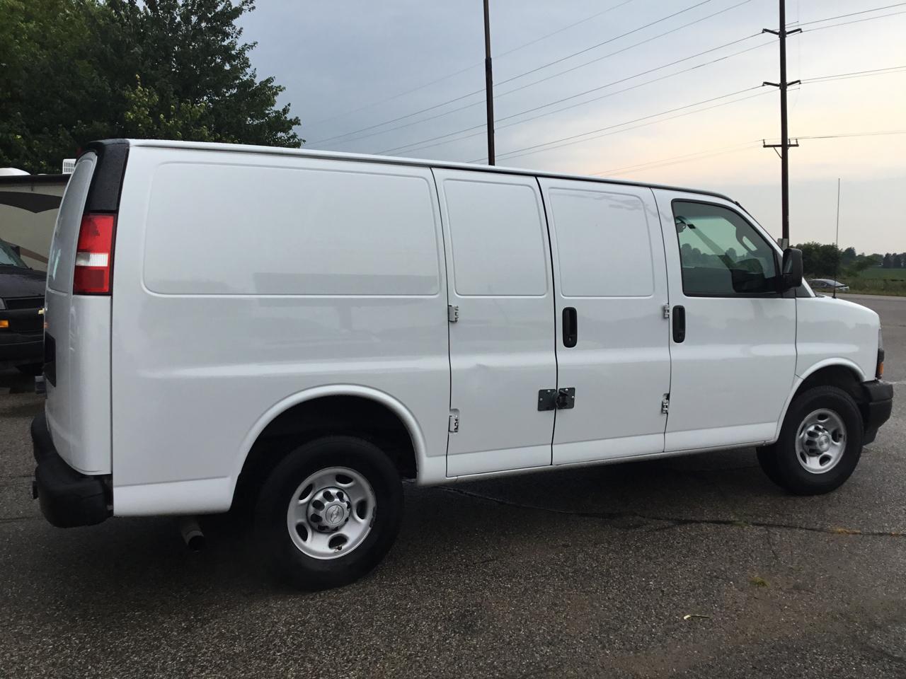 Chevrolet Express Cargo Van RWD 2500 135" 2019