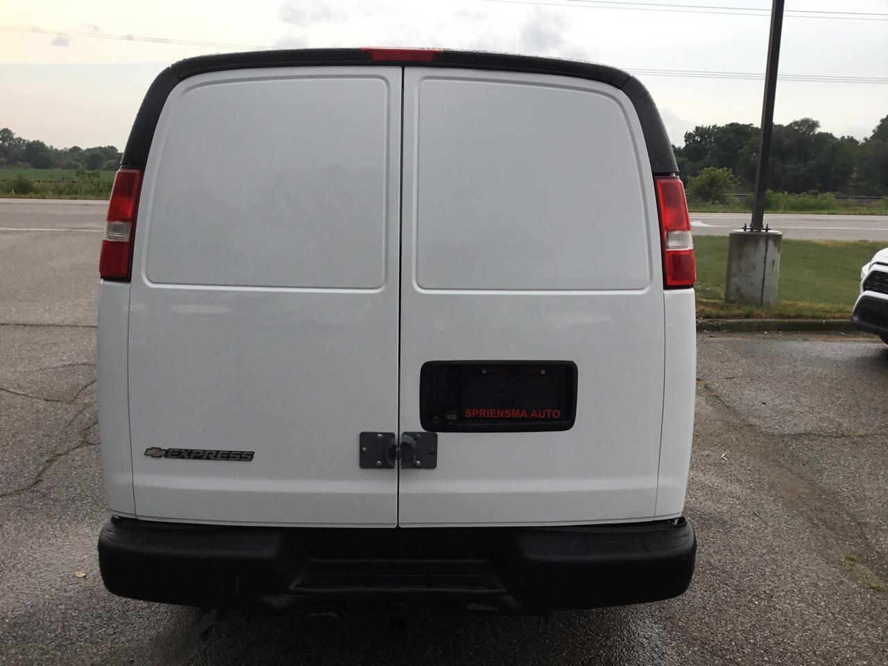 Chevrolet Express Cargo Van RWD 2500 135" 2019