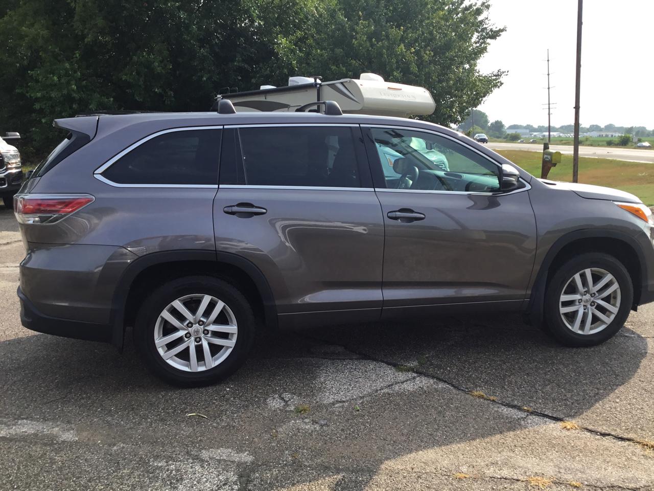 Toyota Highlander AWD 4dr V6 LE (Natl) 2015