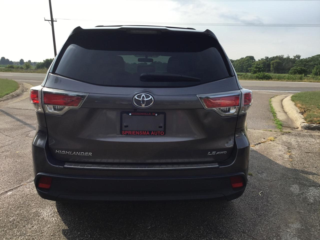 Toyota Highlander AWD 4dr V6 LE (Natl) 2015