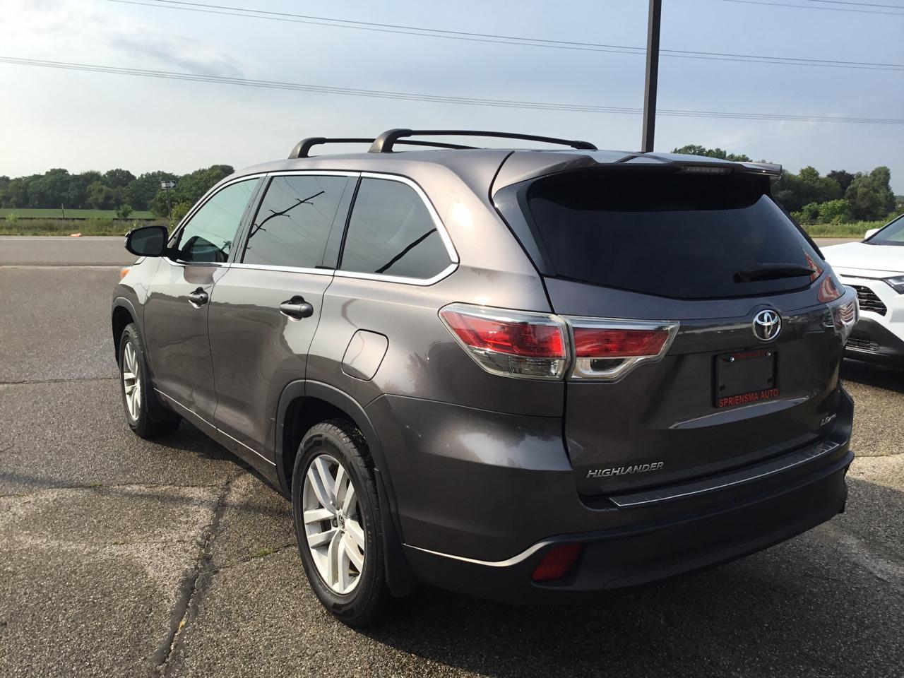 Toyota Highlander AWD 4dr V6 LE (Natl) 2015