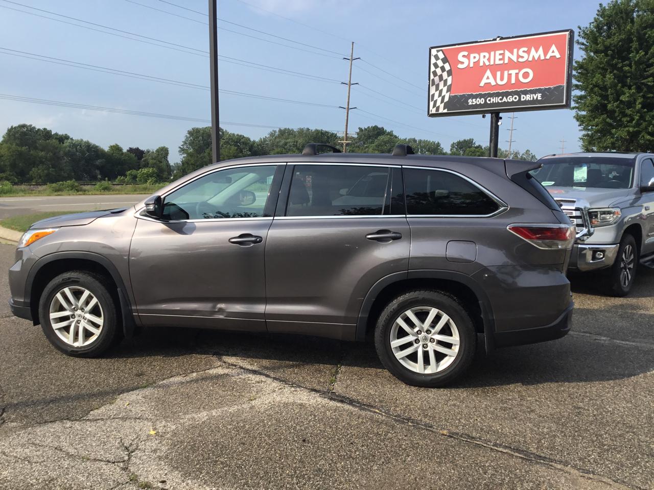 Toyota Highlander AWD 4dr V6 LE (Natl) 2015