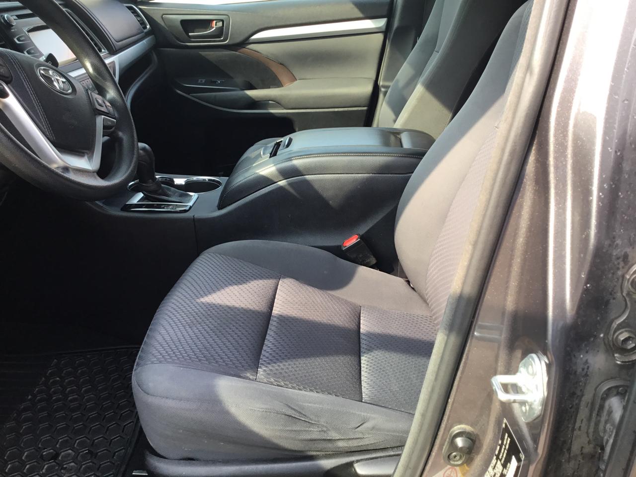 Toyota Highlander AWD 4dr V6 LE (Natl) 2015