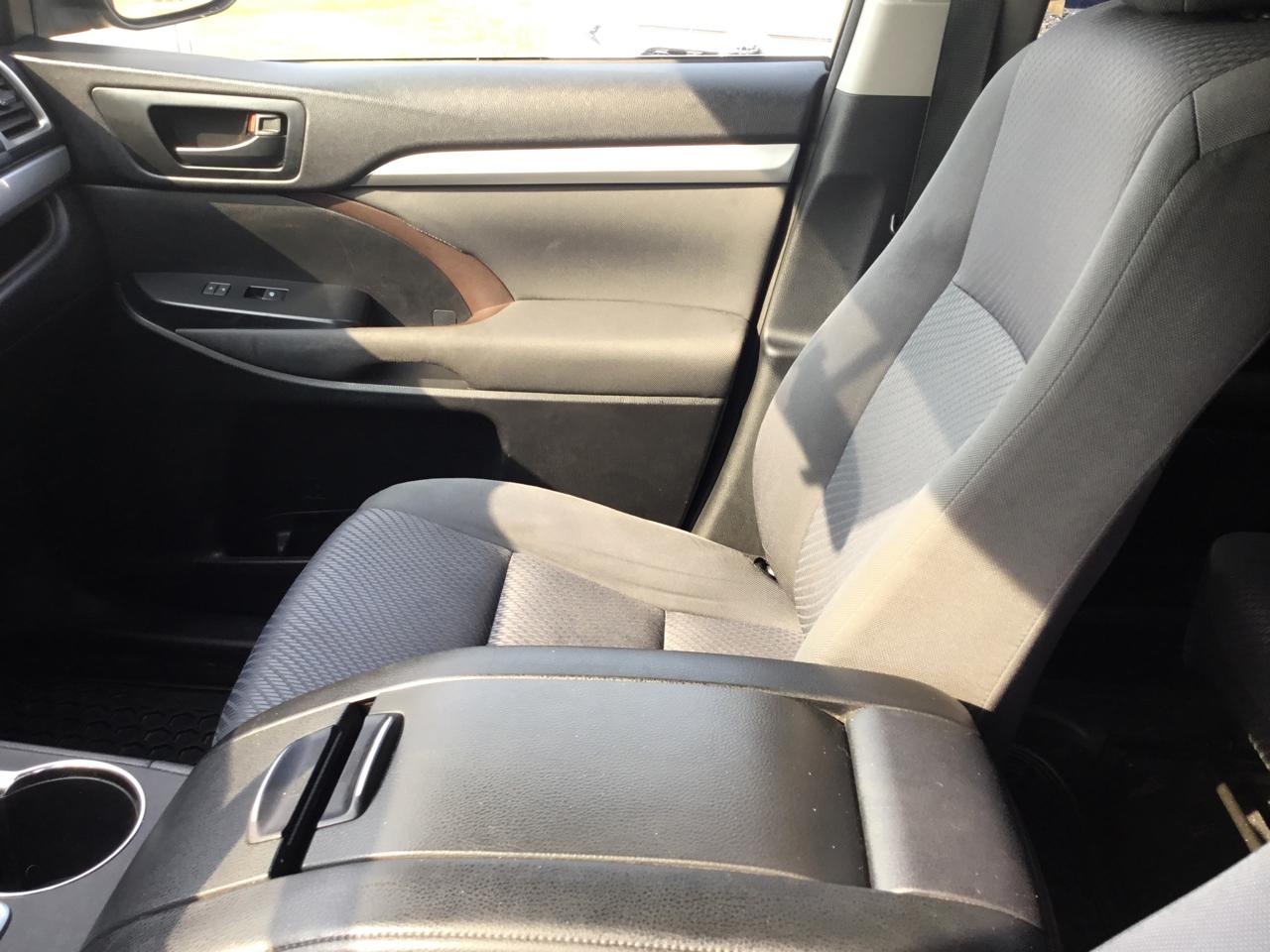 Toyota Highlander AWD 4dr V6 LE (Natl) 2015