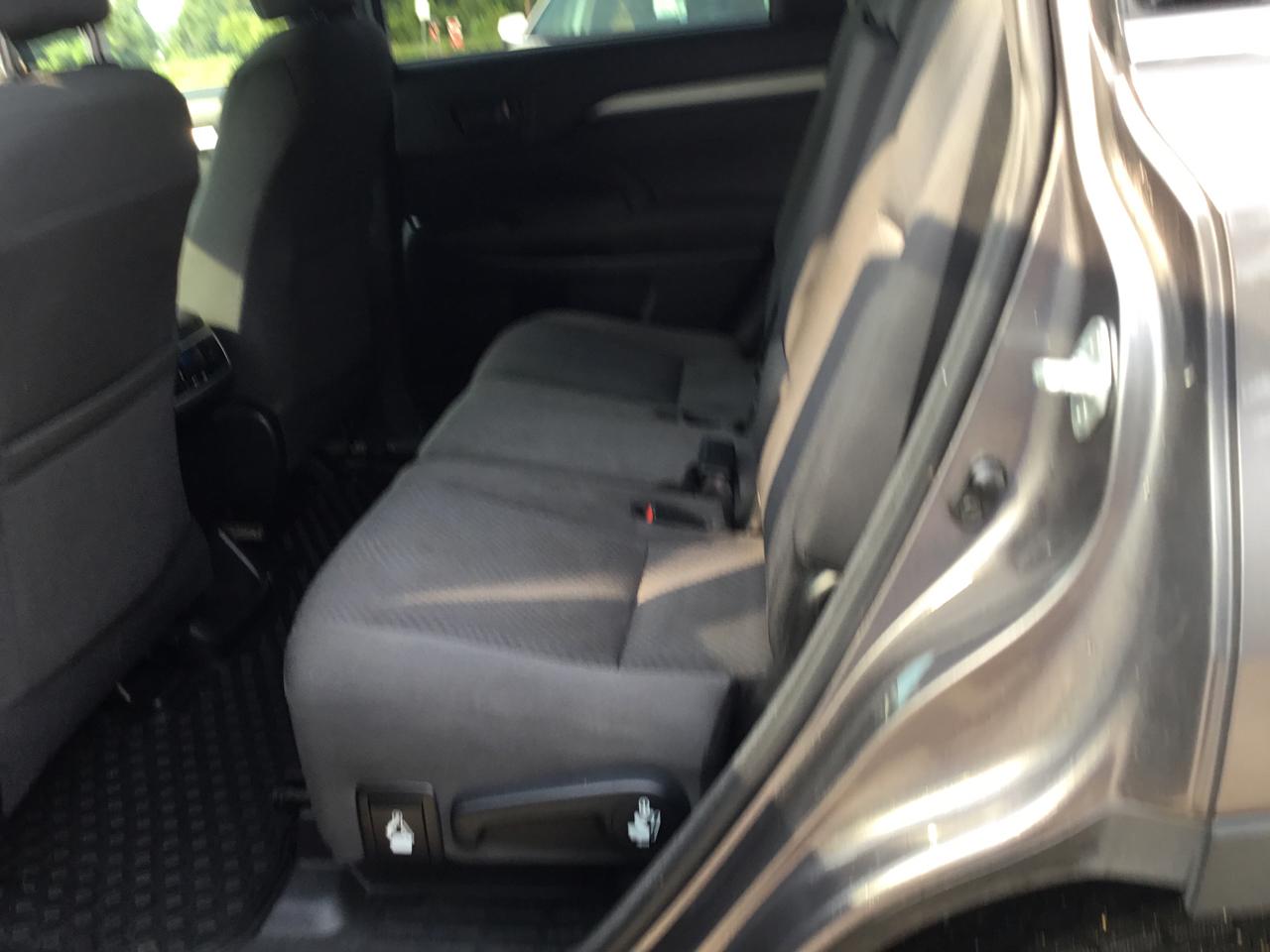 Toyota Highlander AWD 4dr V6 LE (Natl) 2015