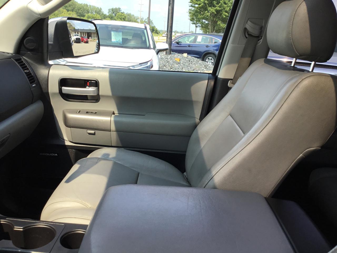 Toyota Sequoia 4WD 5.7L FFV Limited (Natl) 2016
