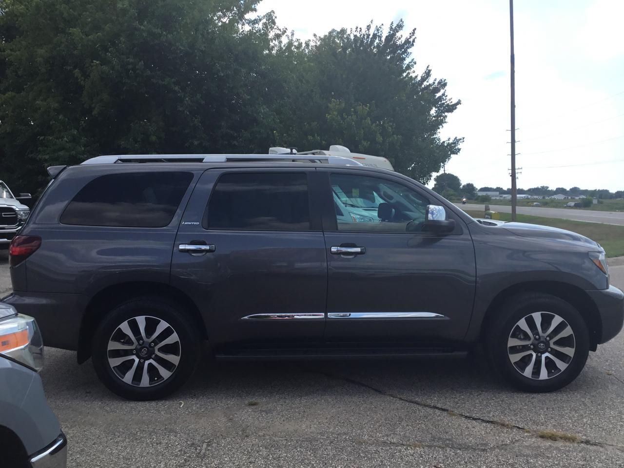 Toyota Sequoia Limited 4WD (Natl) 2021