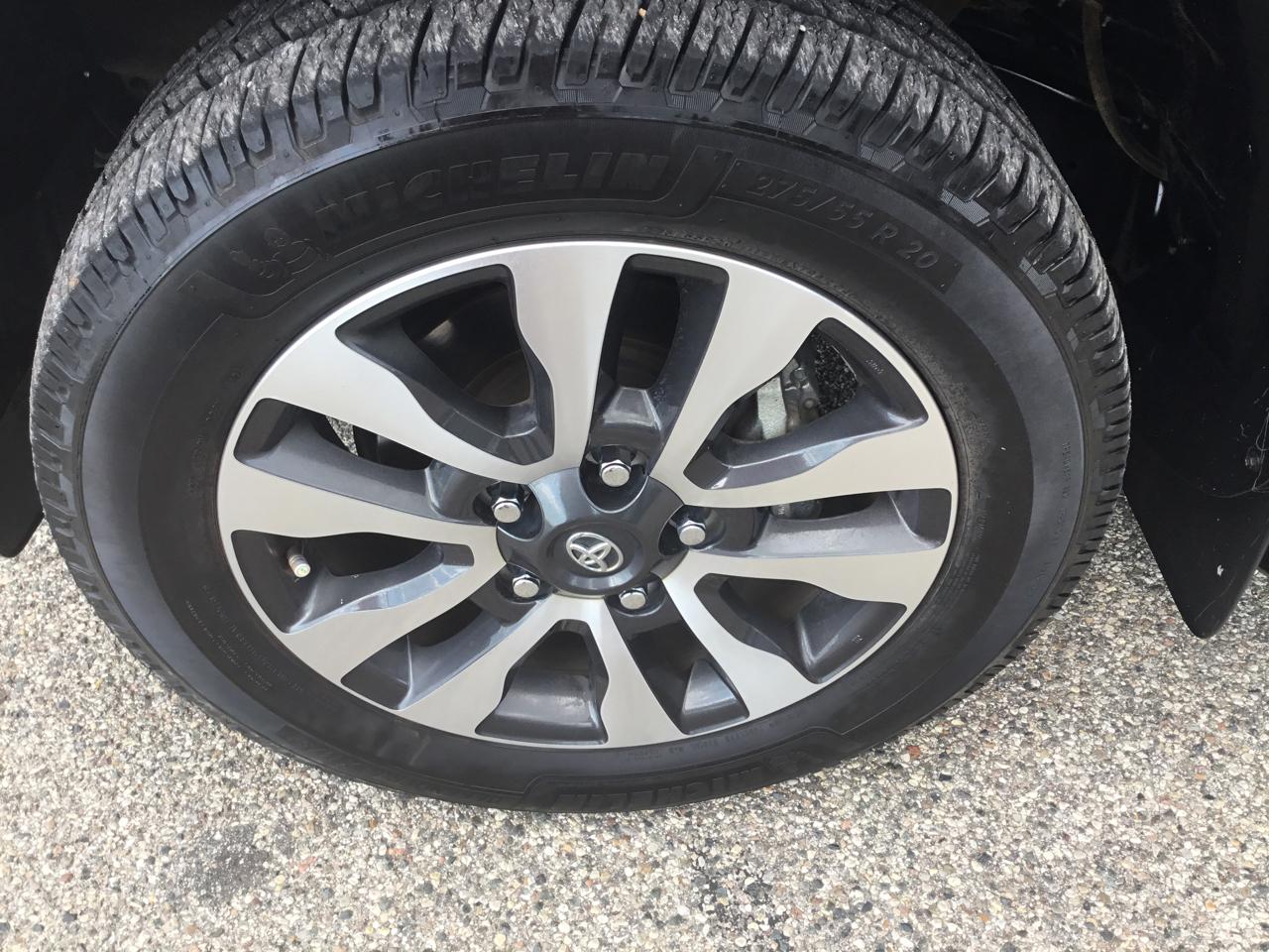 Toyota Sequoia Limited 4WD (Natl) 2021