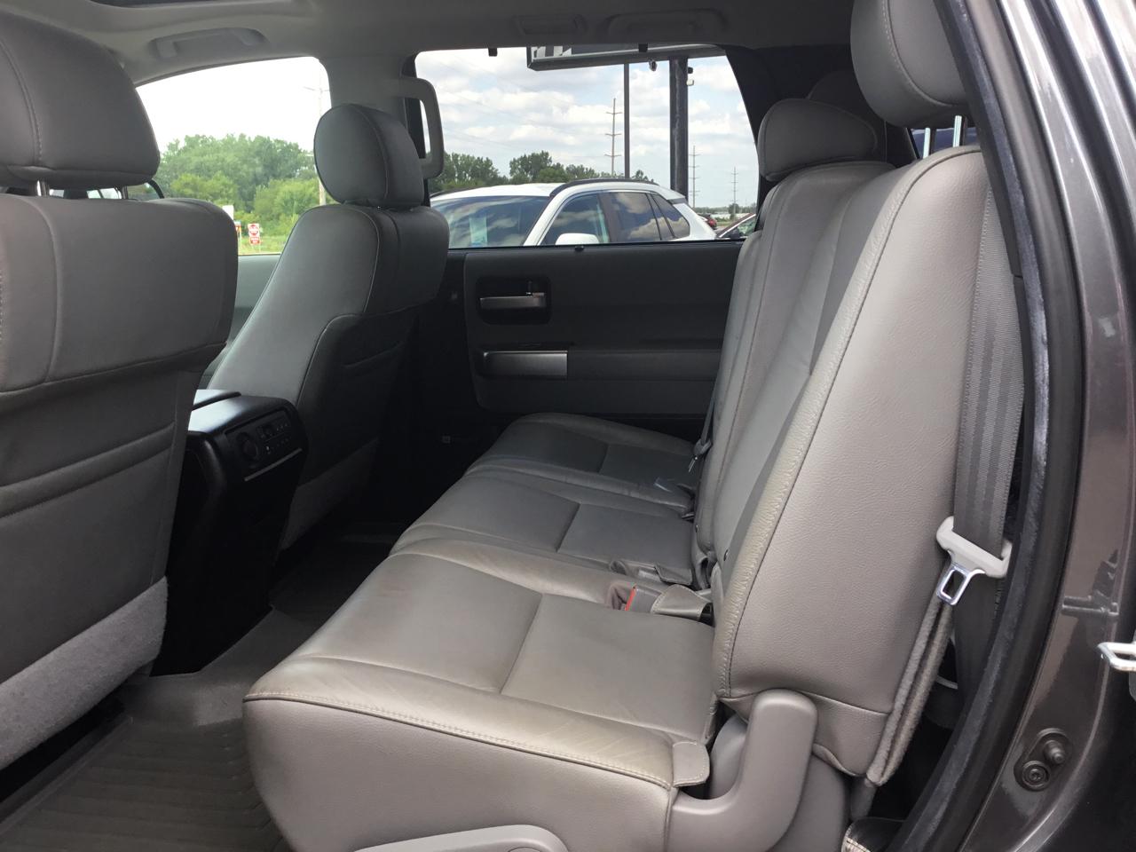 Toyota Sequoia Limited 4WD (Natl) 2021