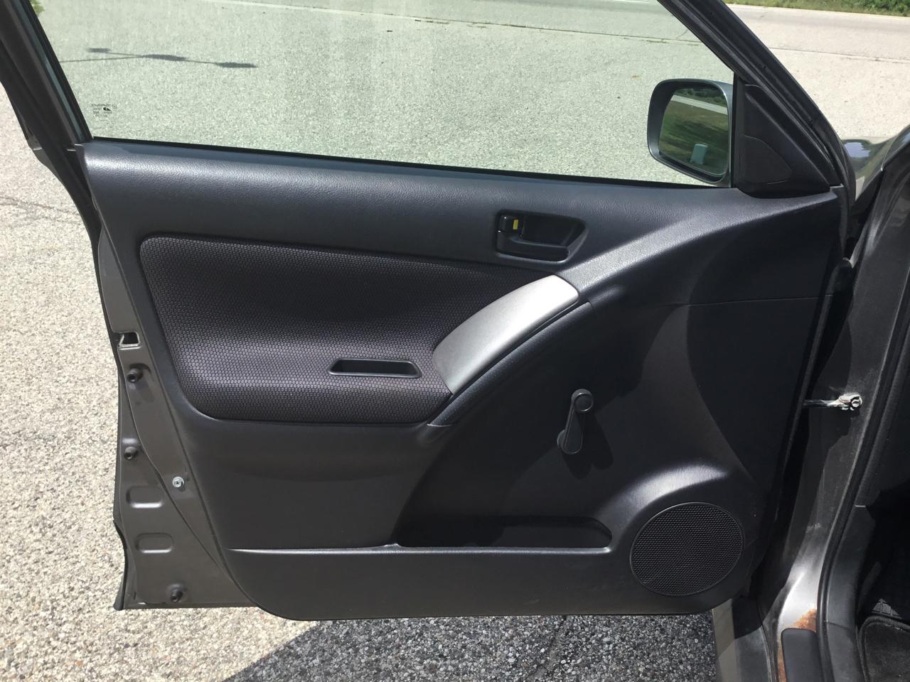 Pontiac Vibe 4dr HB FWD 2006