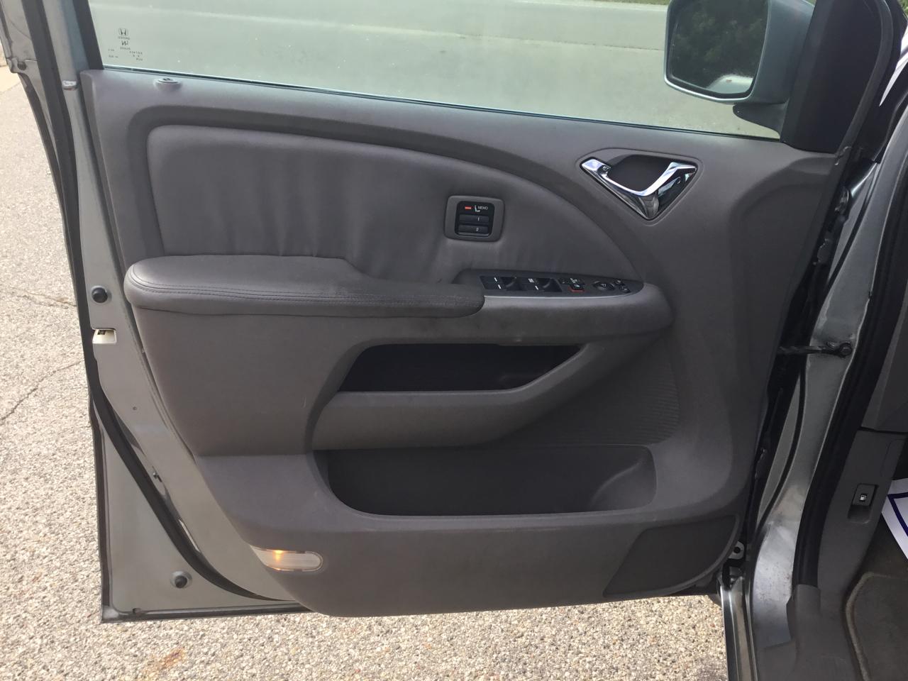 Honda Odyssey 5dr Touring w/RES & Navi 2010