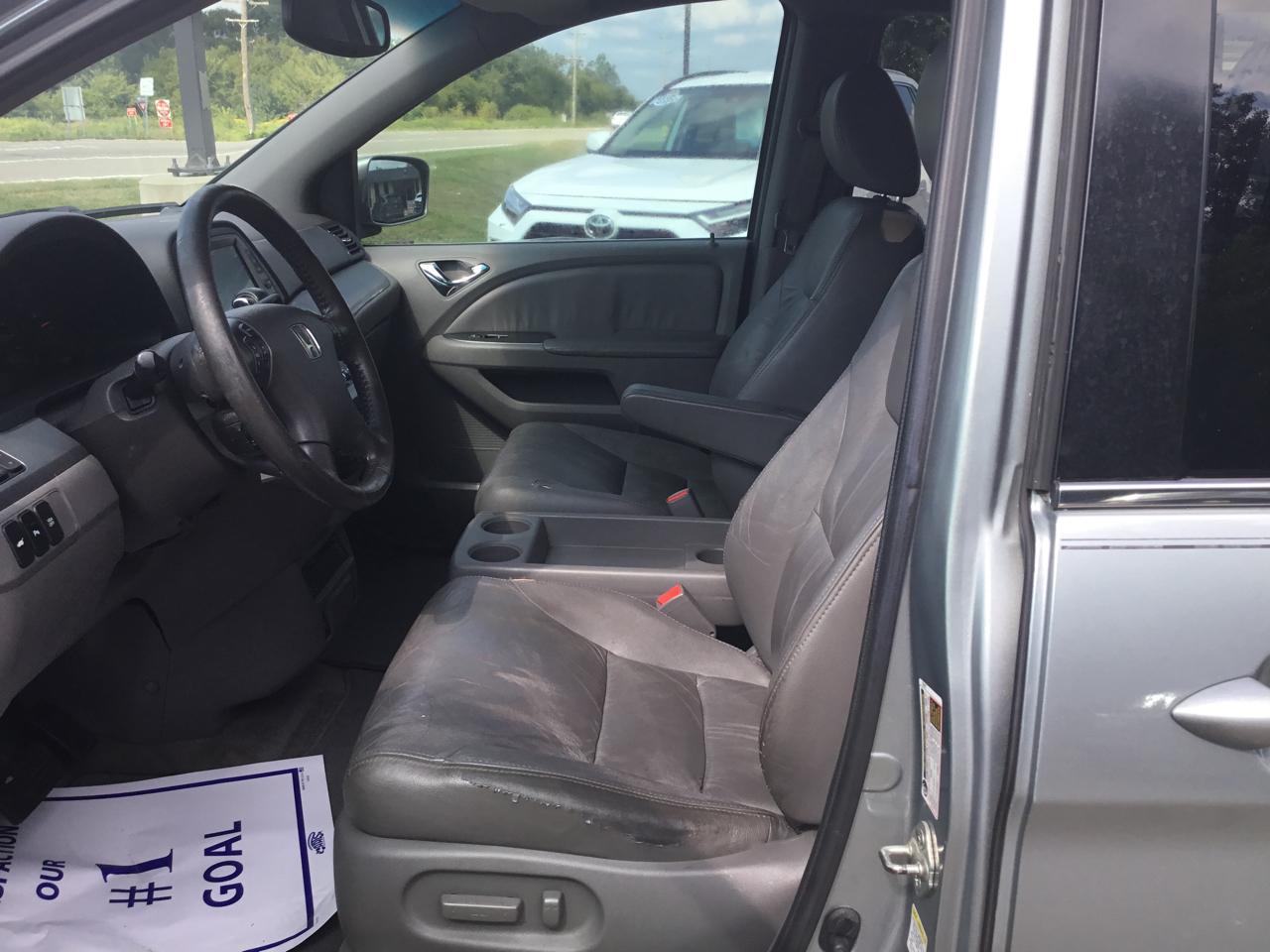 Honda Odyssey 5dr Touring w/RES & Navi 2010