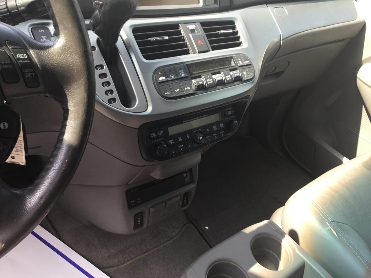 Honda Odyssey 5dr Touring w/RES & Navi 2010