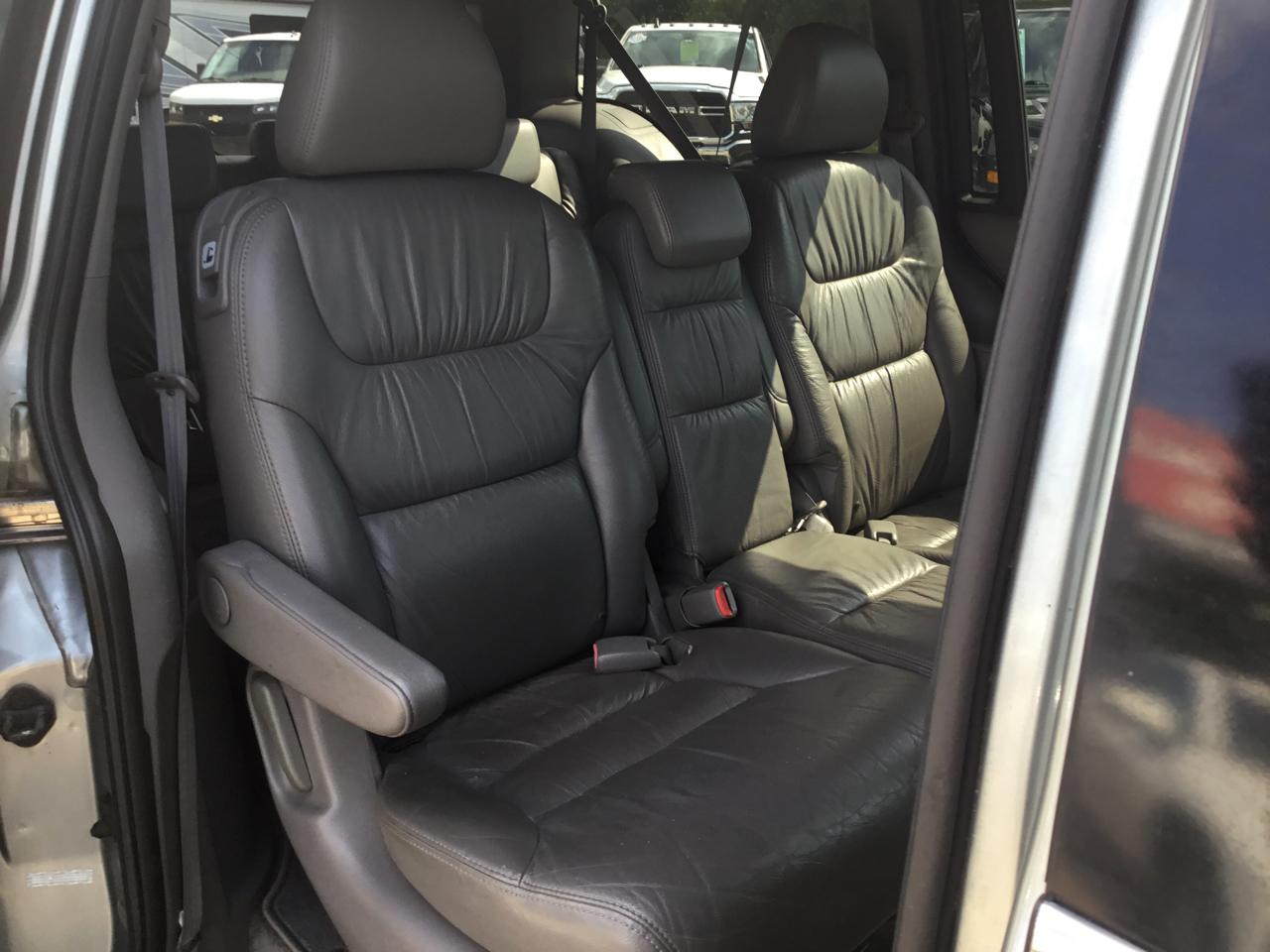 Honda Odyssey 5dr Touring w/RES & Navi 2010