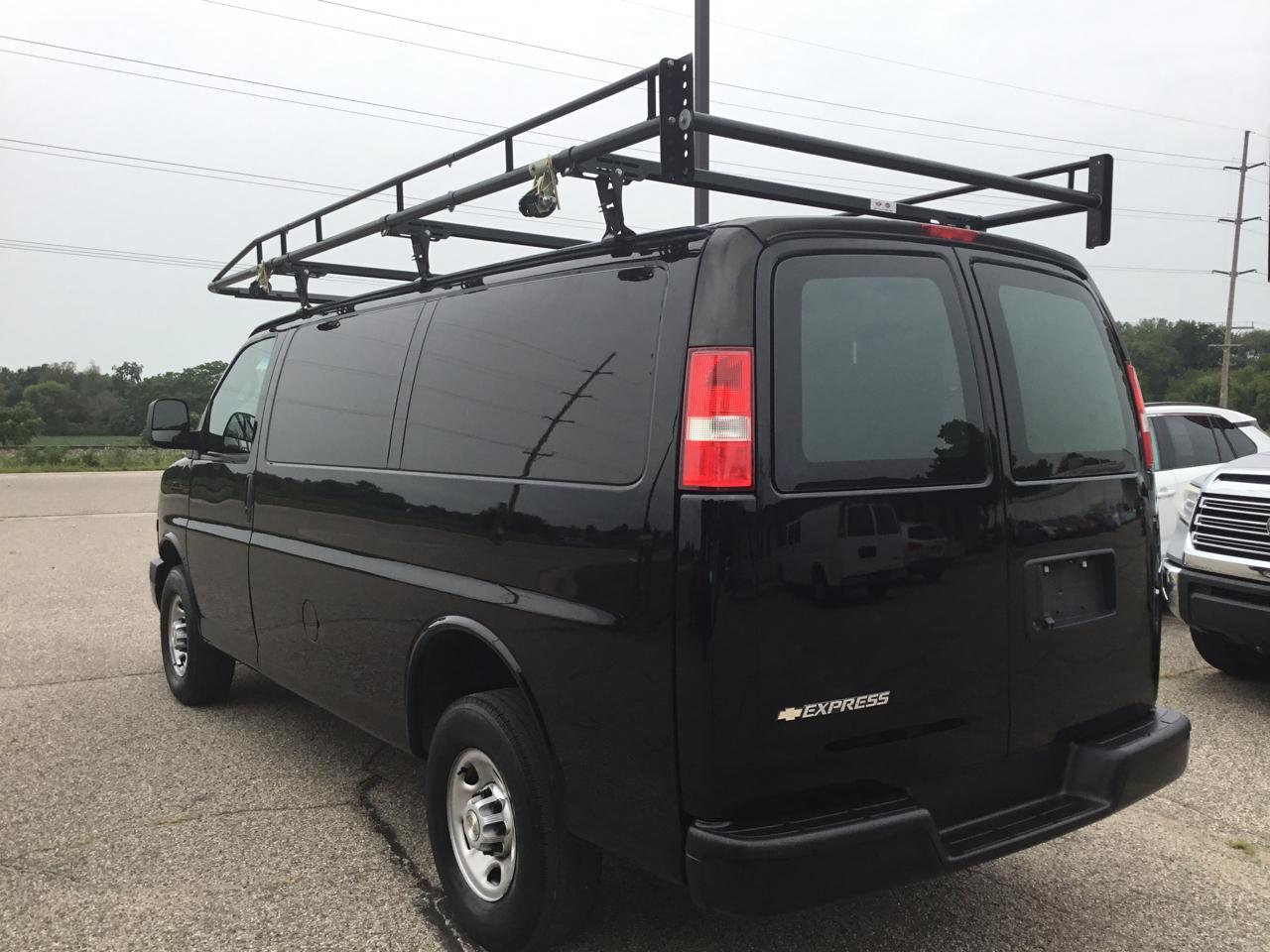 Chevrolet Express Cargo Van RWD 2500 135" 2023