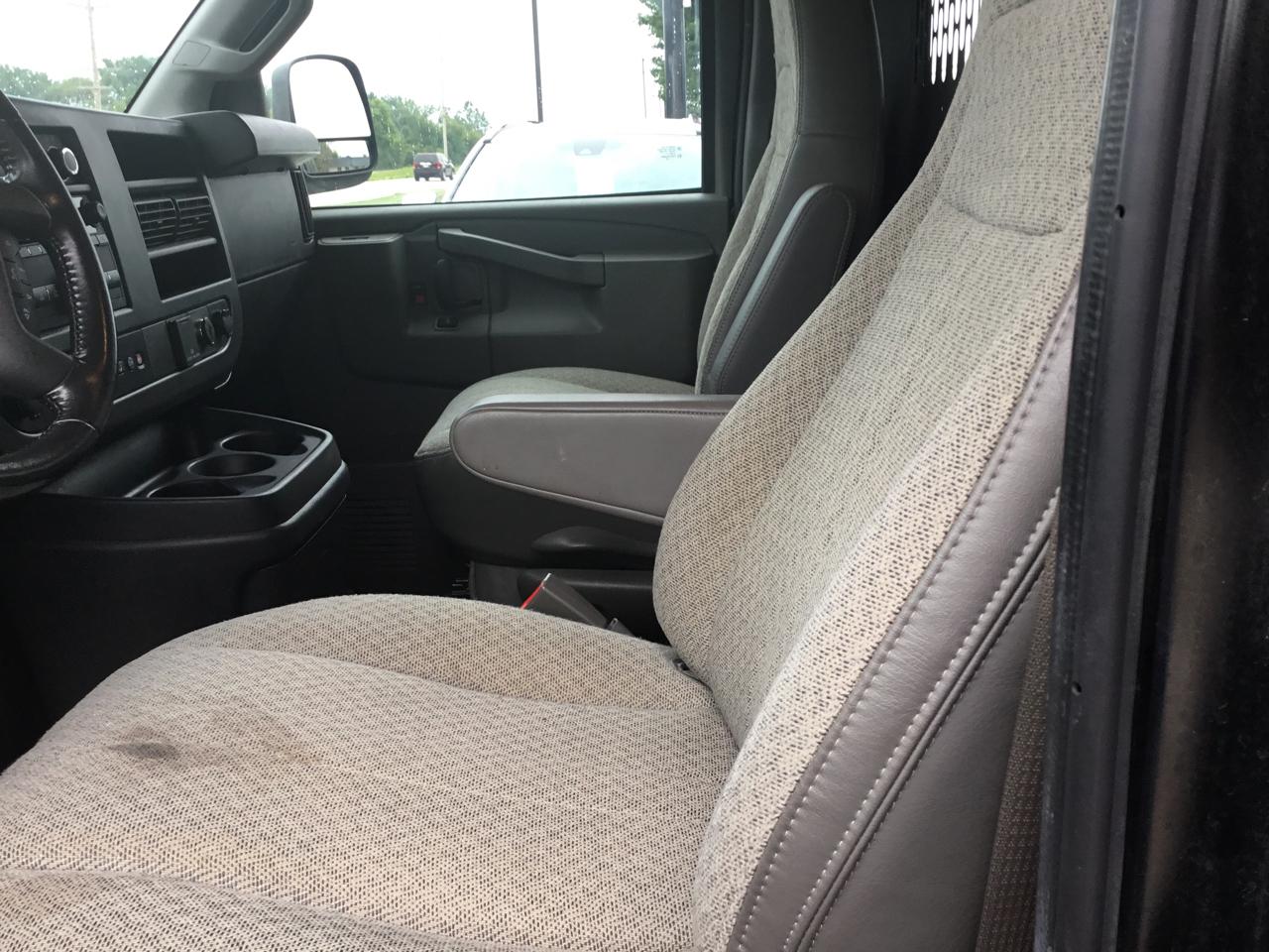 Chevrolet Express Cargo Van RWD 2500 135" 2023