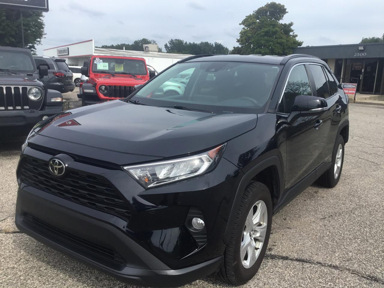Toyota RAV4 XLE AWD (Natl) 2021