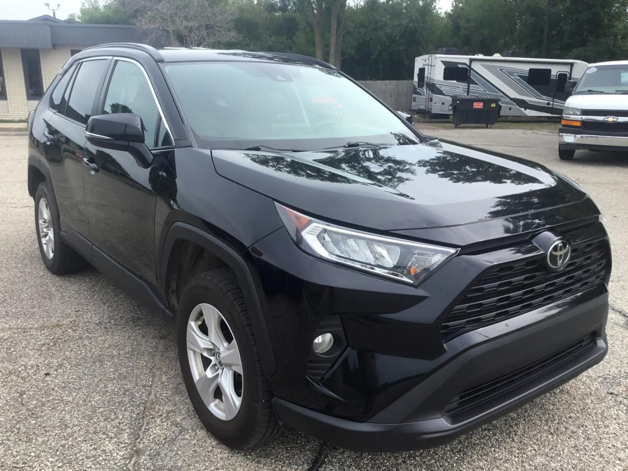 Toyota RAV4 XLE AWD (Natl) 2021