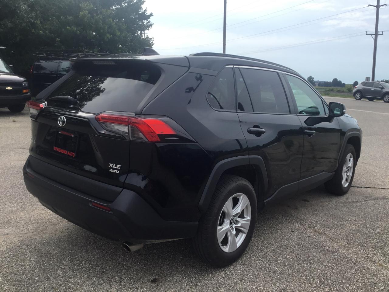 Toyota RAV4 XLE AWD (Natl) 2021