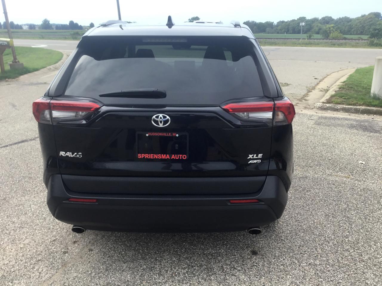 Toyota RAV4 XLE AWD (Natl) 2021