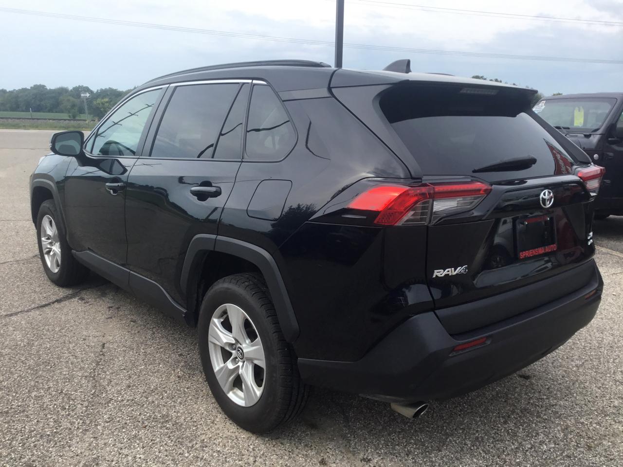 Toyota RAV4 XLE AWD (Natl) 2021