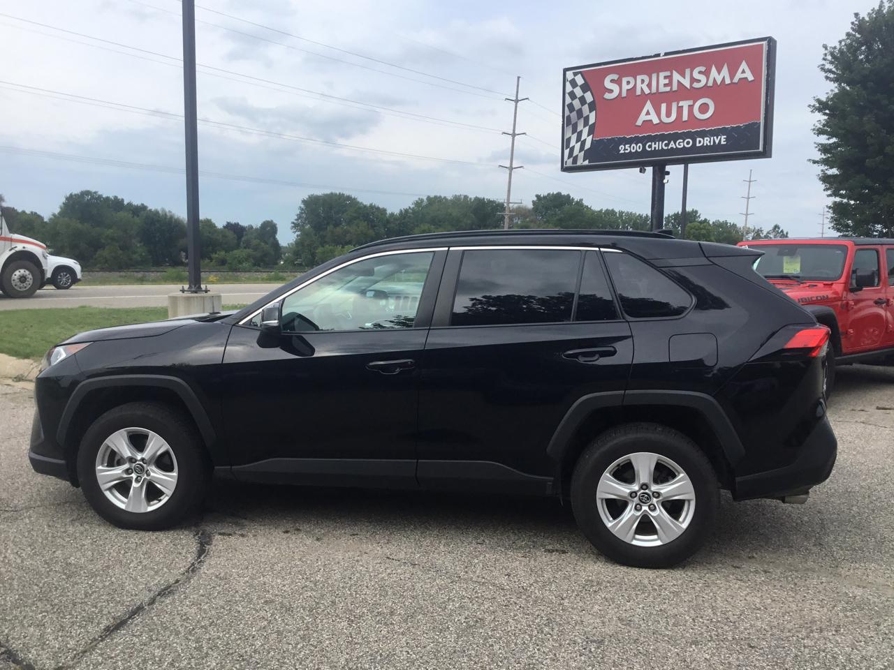 Toyota RAV4 XLE AWD (Natl) 2021