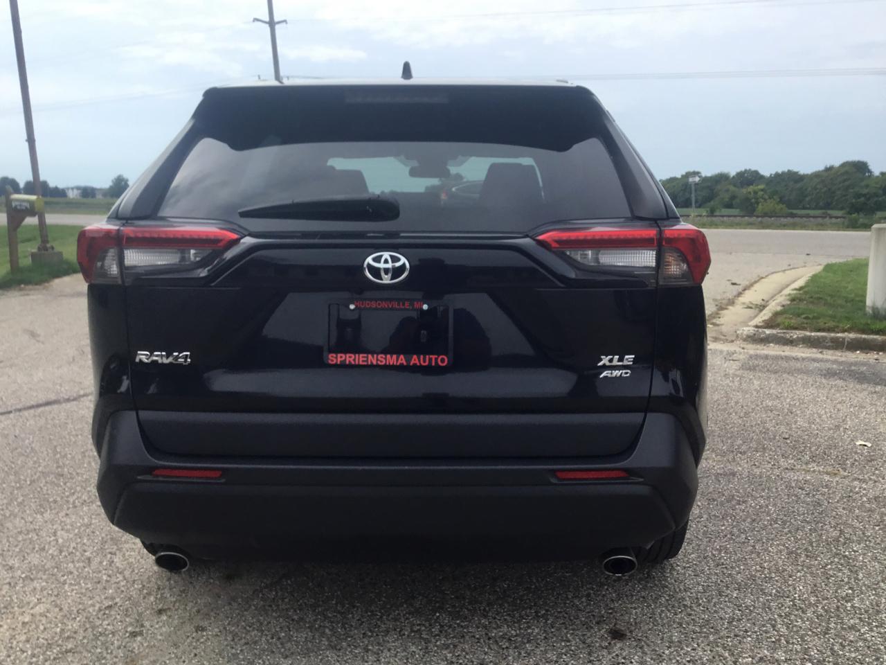 Toyota RAV4 XLE AWD (Natl) 2021