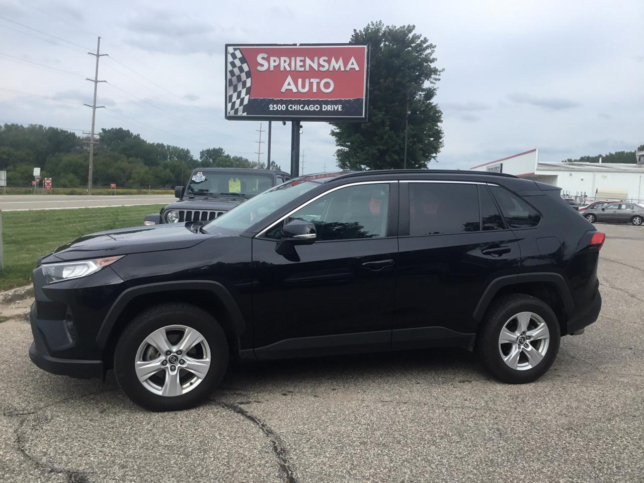 Toyota RAV4 XLE AWD (Natl) 2021