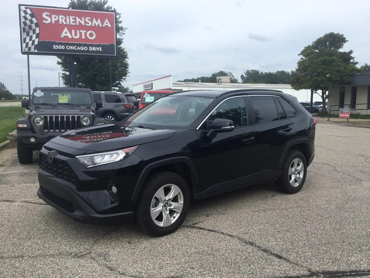 Toyota RAV4 XLE AWD (Natl) 2021